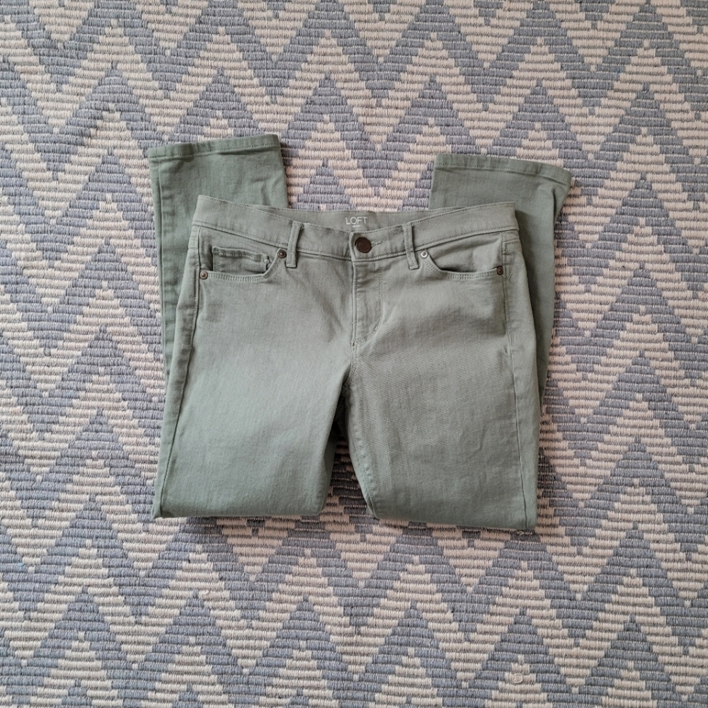 Loft petite modern cuffed crop jeans/ pants.